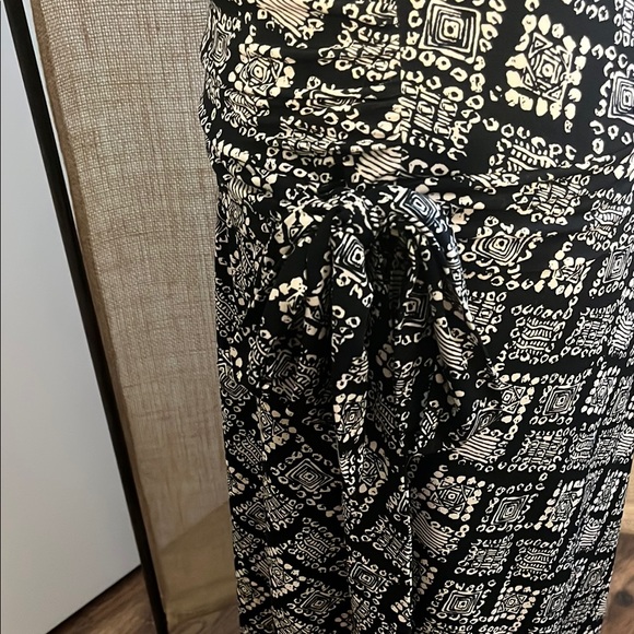 Jones New York Black and White Long Sleeve V-Neck Sheath Dress - Picture 7 of 9